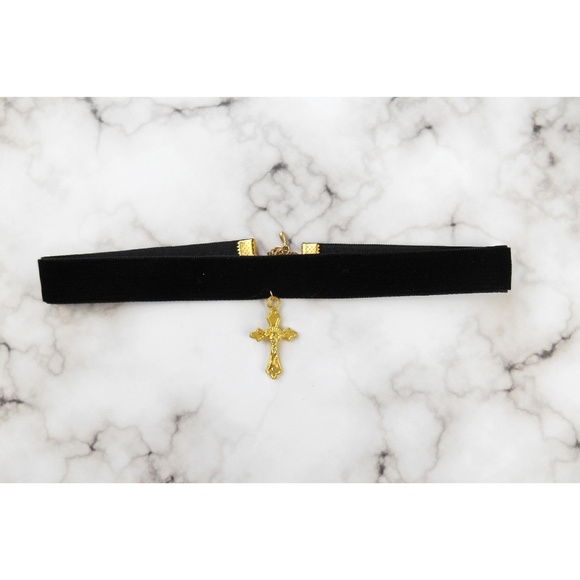 New Velvet Cross Choker - Picture 4 of 8